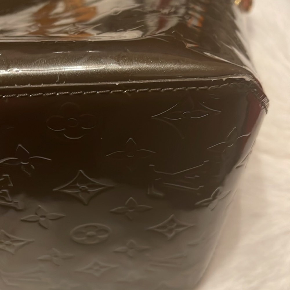 Louis Vuitton Bellevue Handbag View 5